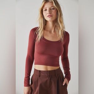 FREE PEOPLE- Scoop Neck Long Sleeve Crop